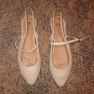 Chase & Chloe White Flats